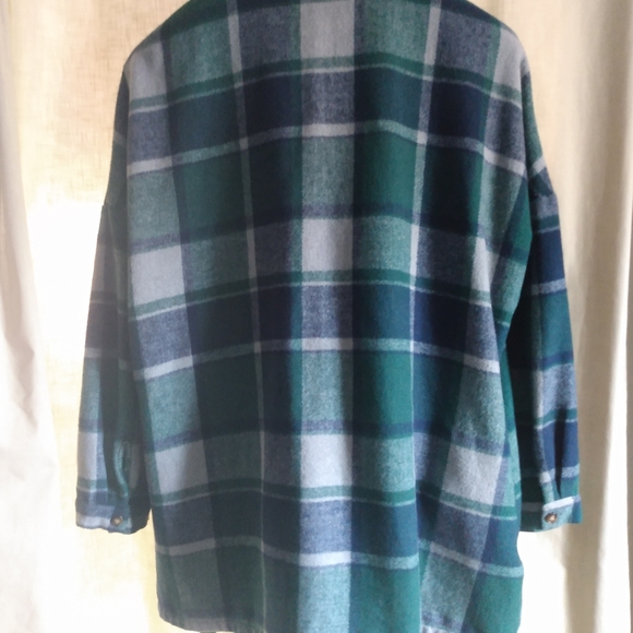 Women's Green Plaid 2XL Button Front Long Sleeved Shacket - Picture 6 of 8